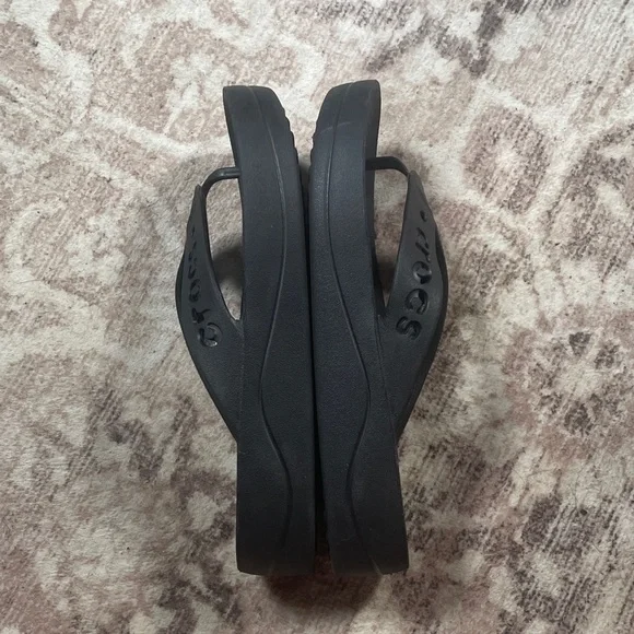 CROCS Black Platform Flip-Flops - Picture 5 of 5